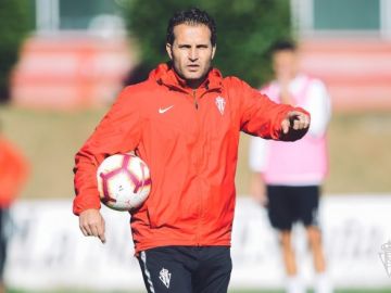 Baraja, durante un entrenamiento con el Sporting de Gijón Baraja, durante un entrenamiento con el Sporting de Gijón