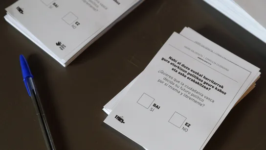 Detalle de las papeletas utilizadas durante la consulta sobre la autodeterminación Detalle de las papeletas utilizadas durante la consulta sobre la autodeterminación