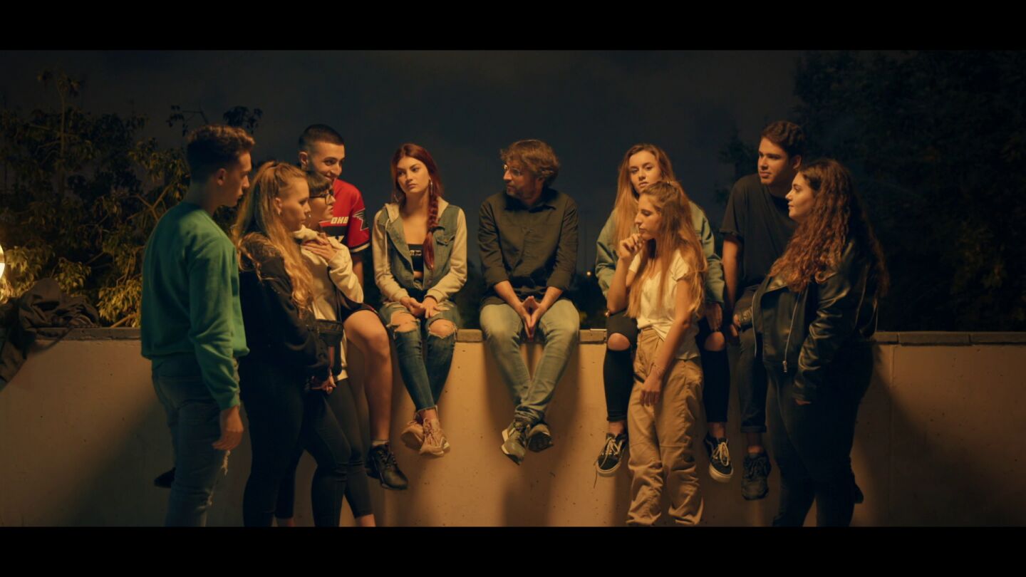 Un grupo de j&oacute;venes hablan con Jordi &Eacute;vole en Salvados: la mala educaci&oacute;n