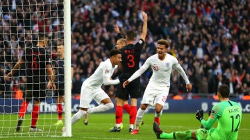 Lindgard celebra un gol con Inglaterra