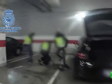 La Policía detiene a tres personas por tráfico de droga en un centro comercial de Madrid La Policía detiene a tres personas por tráfico de droga en un centro comercial de Madrid