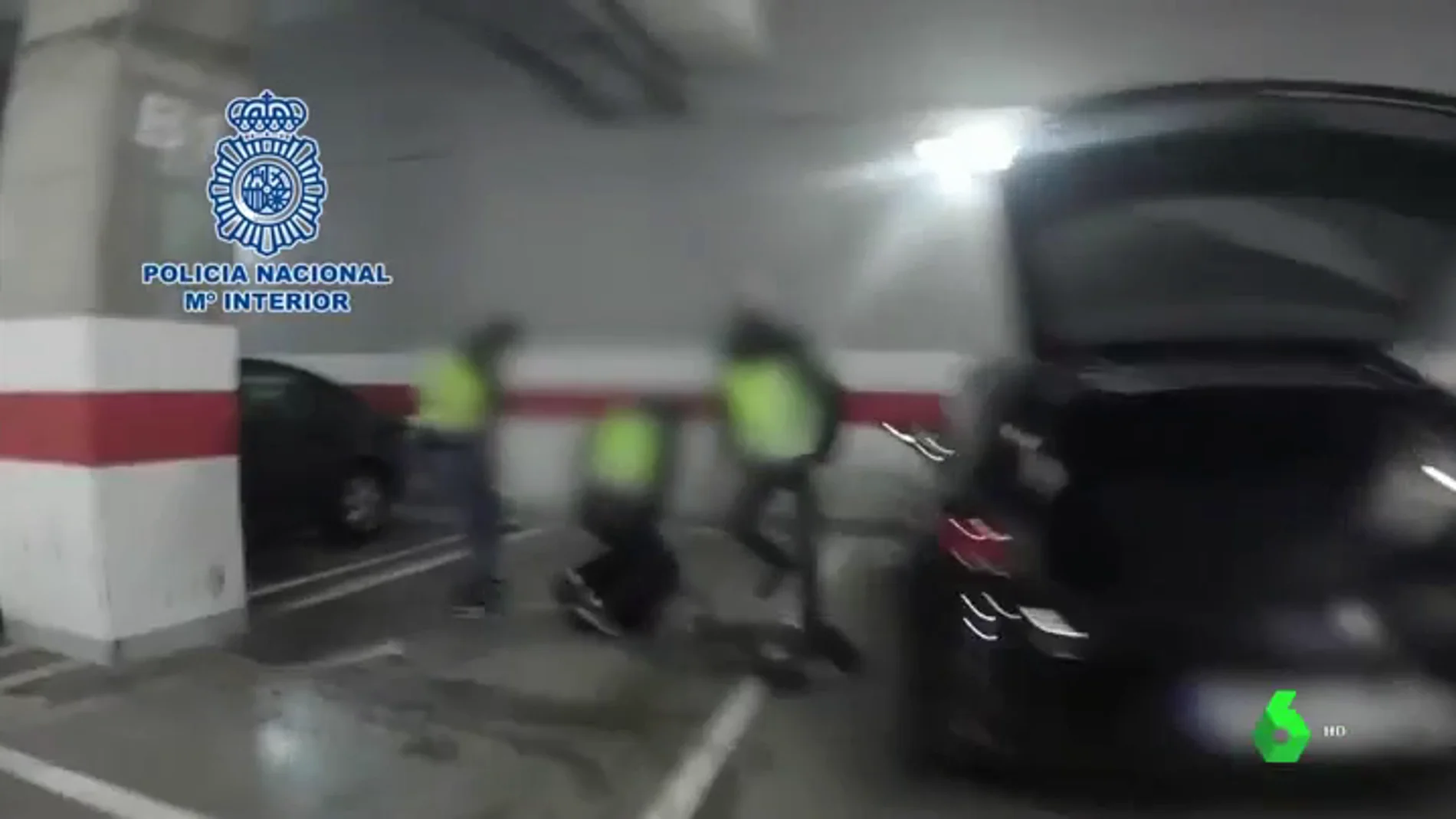 La Policía detiene a tres personas por tráfico de droga en un centro comercial de Madrid