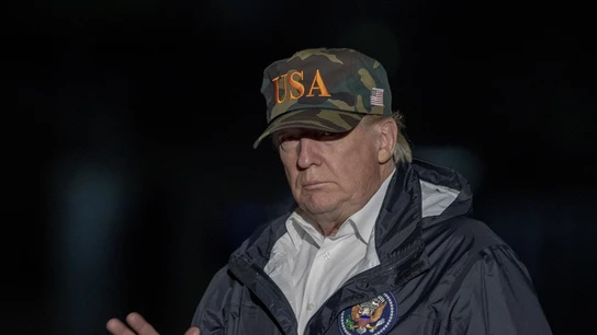 Donald Trump visita las zonas afectadas por el incendio en California Donald Trump visita las zonas afectadas por el incendio en California