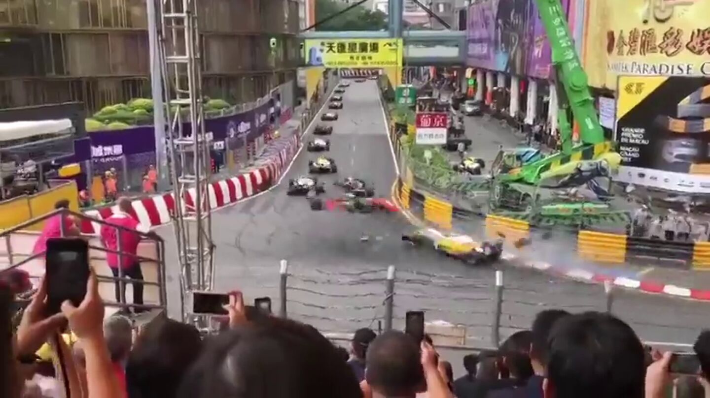 La piloto Sophia Floersch, con vida tras sufrir un sobrecogedor accidente en el GP de Macao