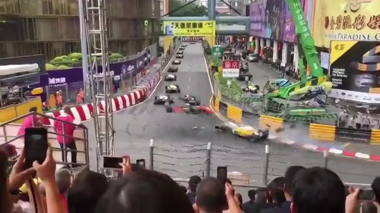 La piloto Sophia Floersch, con vida tras sufrir un sobrecogedor accidente en el GP de Macao La piloto Sophia Floersch, con vida tras sufrir un sobrecogedor accidente en el GP de Macao