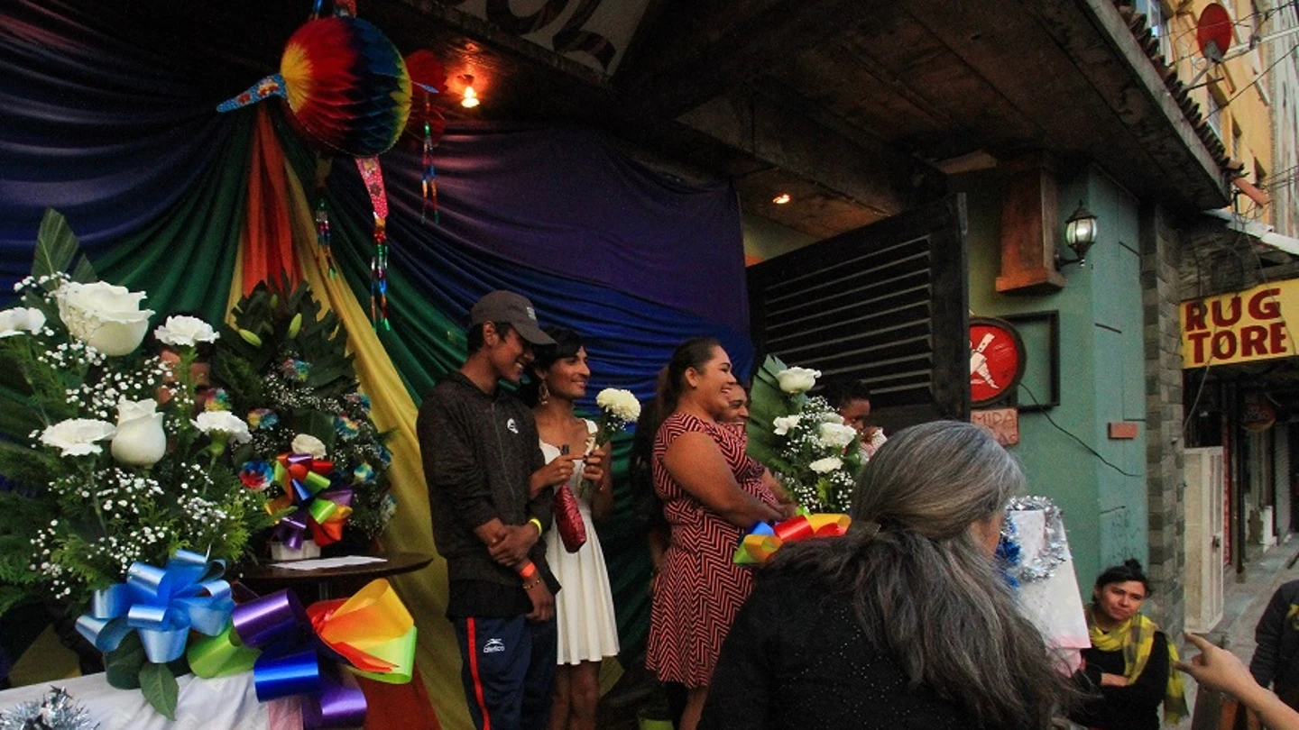 iembros de la comunidad LGBT de la caravana migrante de centroamericanos celebran bodas colectivas iembros de la comunidad LGBT de la caravana migrante de centroamericanos celebran bodas colectivas