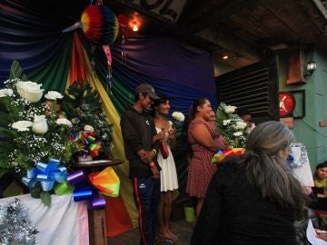 iembros de la comunidad LGBT de la caravana migrante de centroamericanos celebran bodas colectivas iembros de la comunidad LGBT de la caravana migrante de centroamericanos celebran bodas colectivas