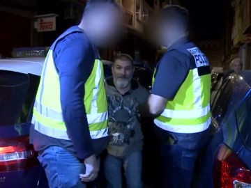 Imagen del 'rey del cachopo' antes del registro de su domicilio Imagen del 'rey del cachopo' antes del registro de su domicilio