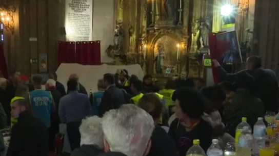 Imagen de la comida organizada por el padre Ángel para los sin techo Imagen de la comida organizada por el padre Ángel para los sin techo