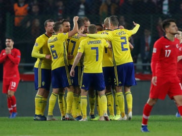 Los jugadores de Suecia celebran el gol de la victoria ante Turquía Los jugadores de Suecia celebran el gol de la victoria ante Turquía