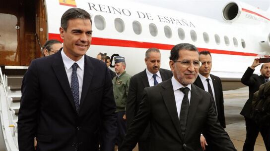 El presidente del Gobierno espa&ntilde;ol, Pedro S&aacute;nchez, a su llegada a Rabat donde fue recibido por el primer ministro marroqu&iacute;, Saaded&iacute;n Al Othmani(d)