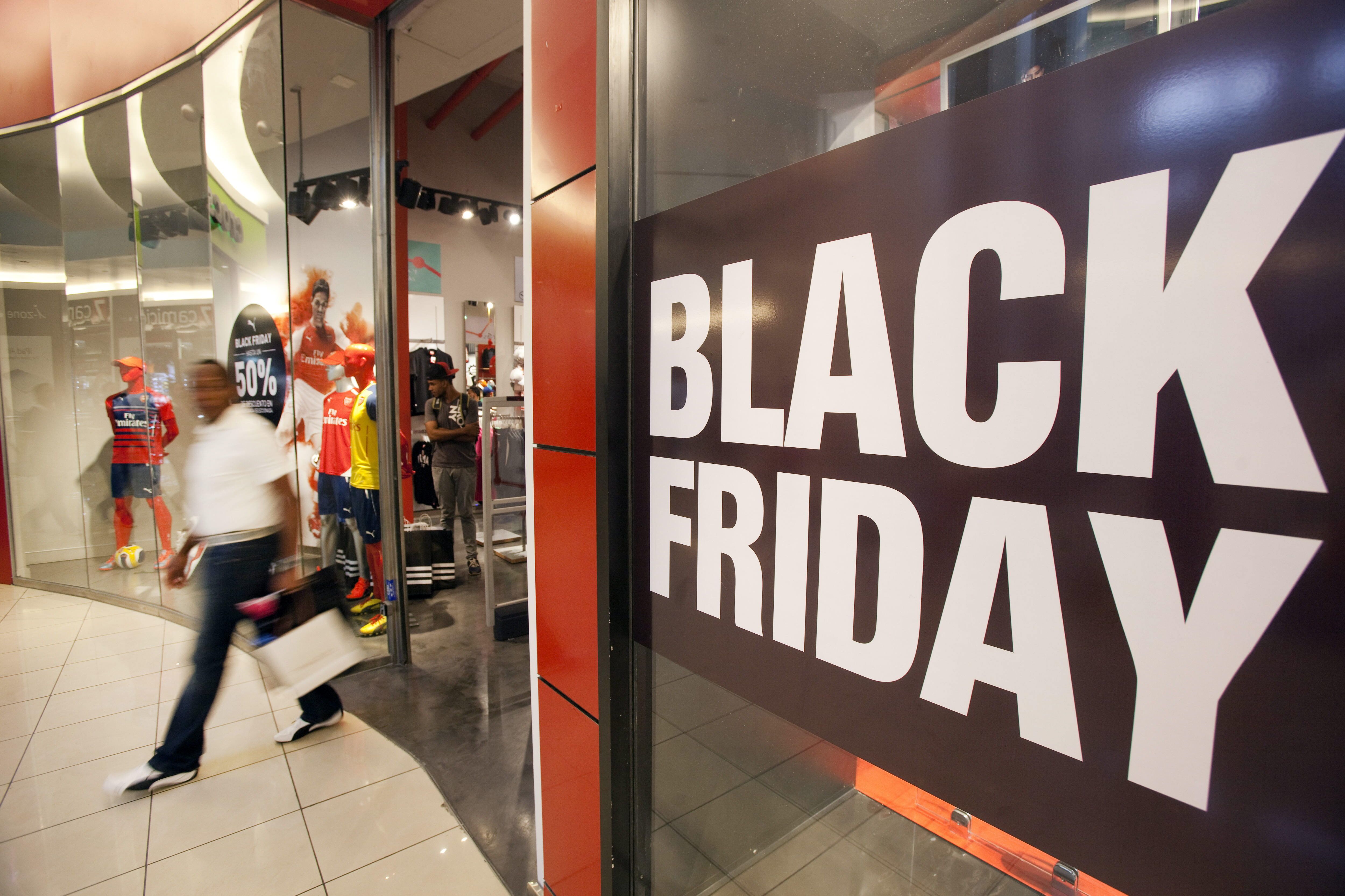 Un comercio celebra el Black Friday Un comercio celebra el Black Friday. EFE/Orlando Barría