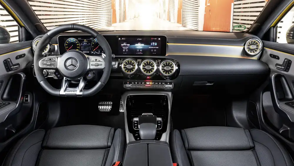 Interior Mercedes-AMG A35