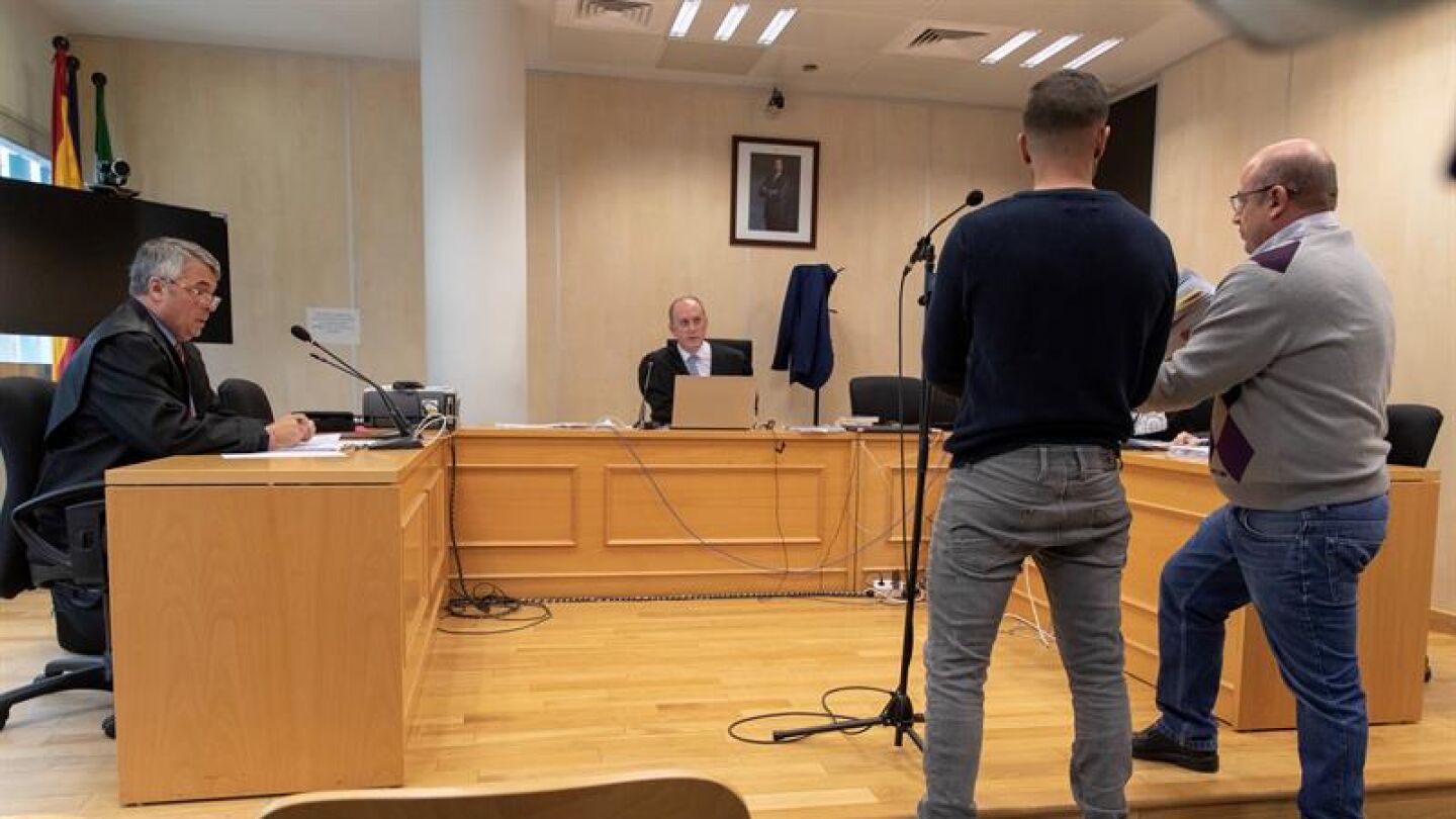 &Aacute;ngel Boza, miembro de la Manada, declara ante el juez