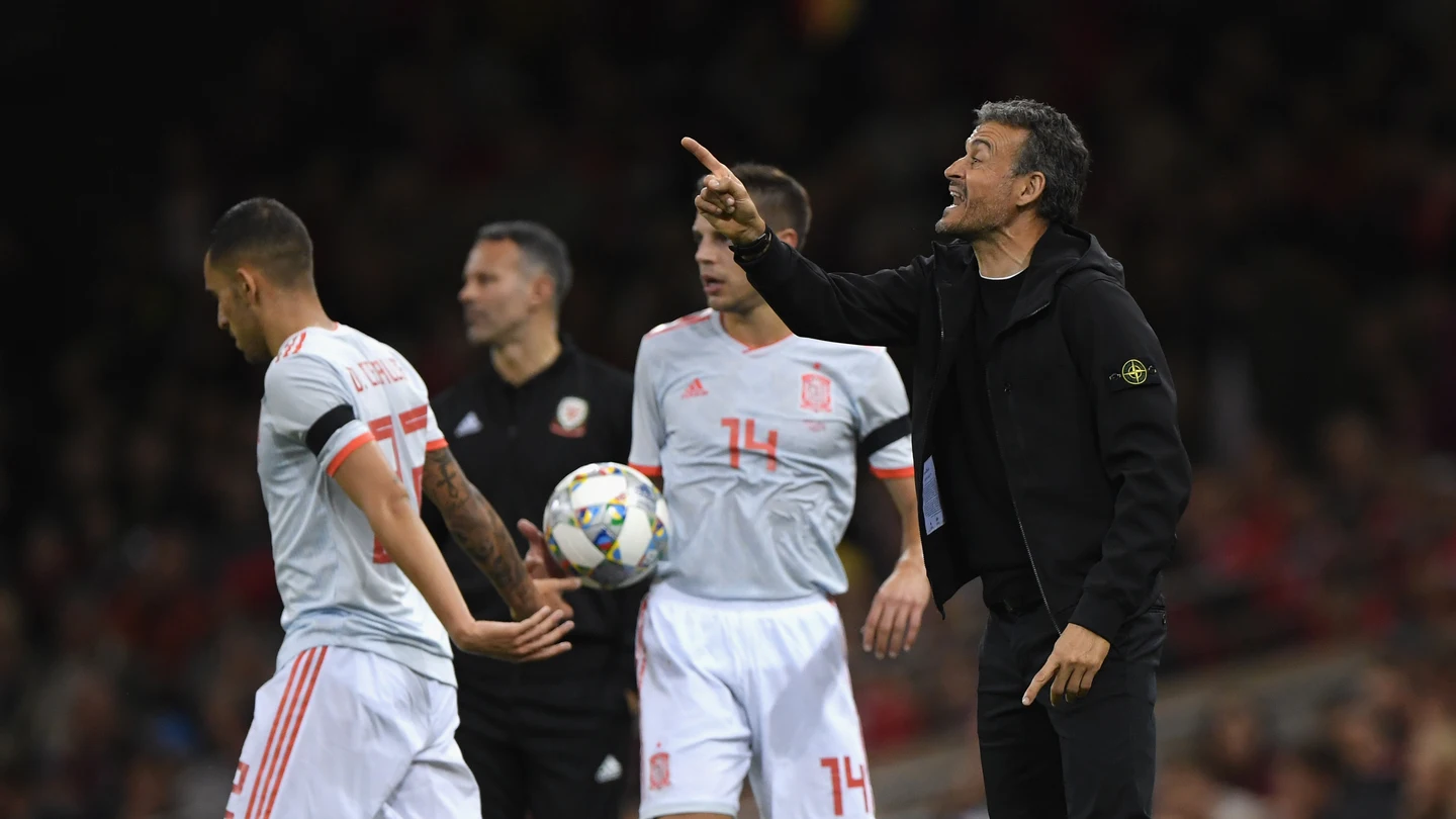 Luis Enrique, dando indicaciones Luis Enrique, dando indicaciones