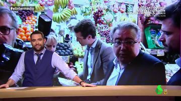 El Intermedio recoge la "ruta gastronómica de Casado" por Andalucía: "Le compro fruta a Zoido, ¿usted quiere amargar la vida al PP andaluz?"