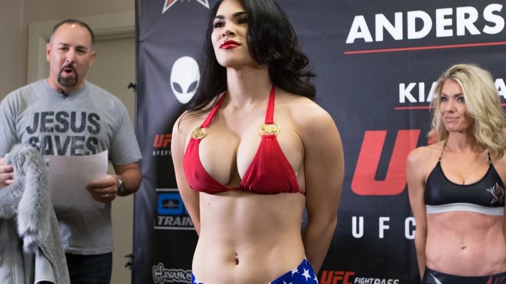 Rachael Ostovich, en un pesaje previo a una pelea