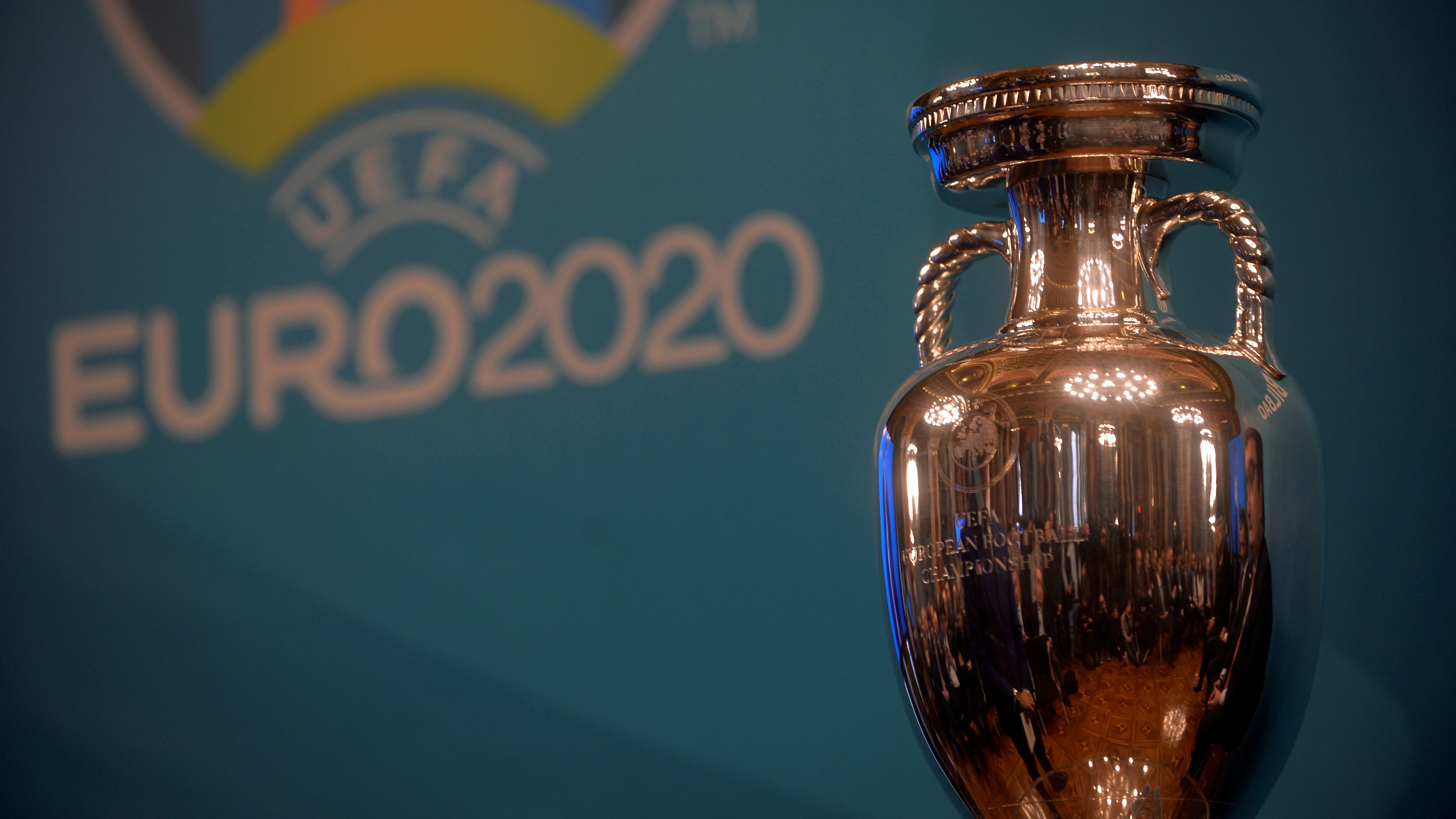 El trofeo de la Eurocopa, en una presentación en Bilbao