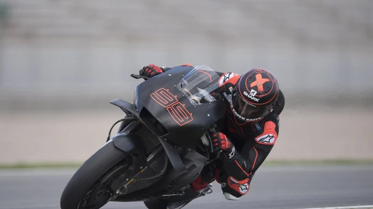 Jorge Lorenzo, subido en su Honda Jorge Lorenzo, subido en su Honda