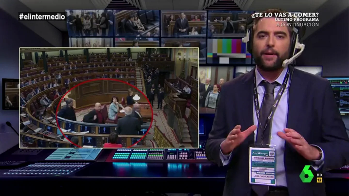 El VAR de El Intermedio zanja la polémica del escupitajo de un diputado de ERC a Josep Borrell El VAR de El Intermedio zanja la polémica del escupitajo de un diputado de ERC a Josep Borrell