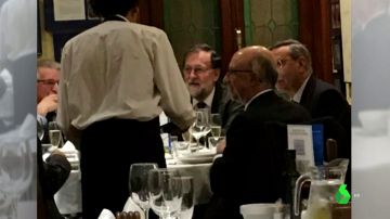 El almuerzo de Rajoy con antiguos altos de cargos del PP en un restaurante de Madrid