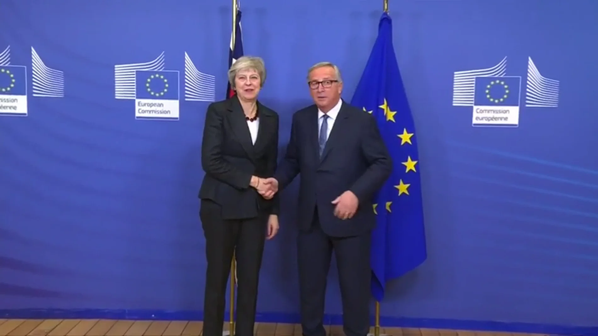 Theresa May se reúne con Jean-Claude Juncker en la Comisión Europea