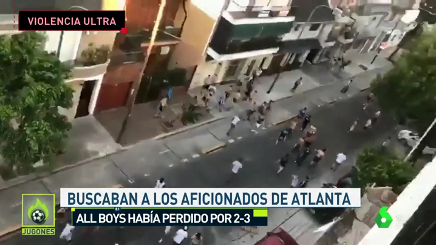 Brutal batalla campal entra barras bravas y policía en Argentina Brutal batalla campal entra barras bravas y policía en Argentina