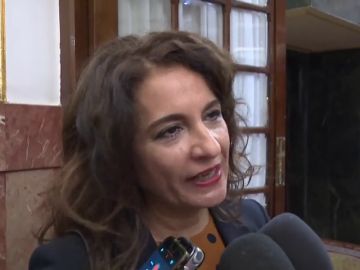 La ministra de Hacienda asegura que el Gobierno no está preocupado por el varapalo de Europa a los presupuestos La ministra de Hacienda asegura que el Gobierno no está preocupado por el varapalo de Europa a los presupuestos