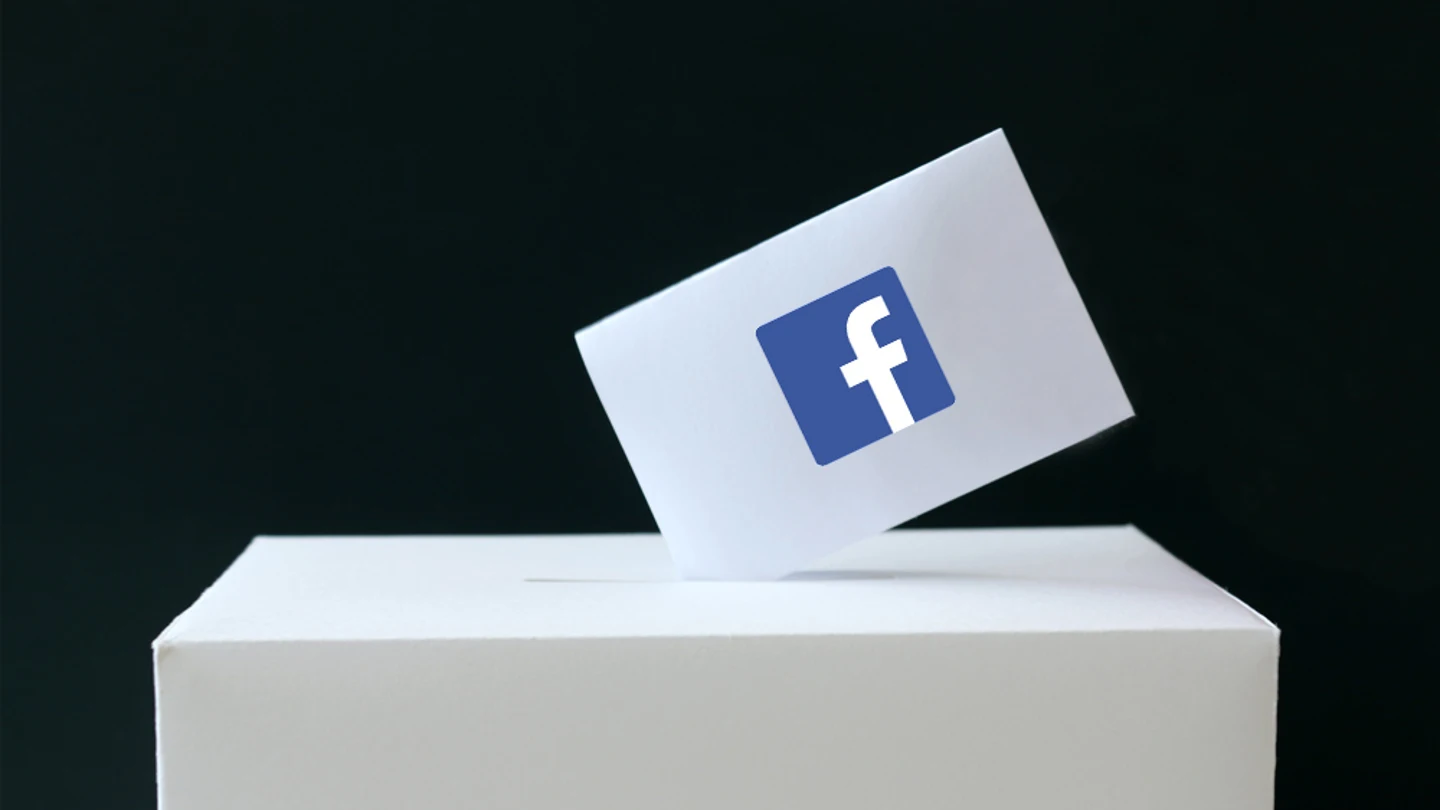 Papeleta con el símbolo de Facebook siendo depositada en una urna de votaciones Papeleta con el símbolo de Facebook siendo depositada en una urna de votaciones