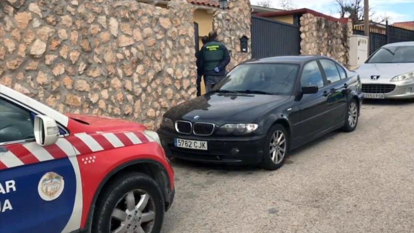 La fachada del chal&eacute; en el que dos mujeres han fallecido al ser atacadas por sus dos perros