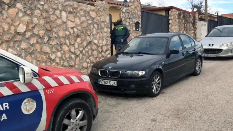 La fachada del chalé en el que dos mujeres han fallecido al ser atacadas por sus dos perros