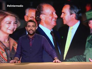 Dani Mateo y los viajes oficiales a Cuba: "Nuestro rey se movía en la isla del calor y el cachondeo como pez en el agua" Dani Mateo y los viajes oficiales a Cuba: "Nuestro rey se movía en la isla del calor y el cachondeo como pez en el agua"