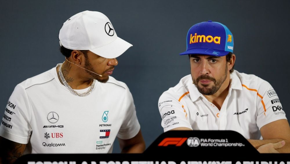 Lewis Hamilton y Fernando Alonso, en rueda de prensa