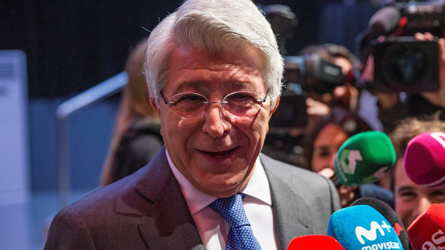 Enrique Cerezo atiende a los medios de comunicación Enrique Cerezo atiende a los medios de comunicación