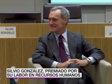 Silvio González recibe el Premio CEO a la Excelencia en la Dirección de Personas Silvio González recibe el Premio CEO a la Excelencia en la Dirección de Personas