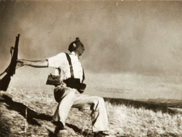 Fotografía 'Muerte de un miliciano' de Robert Capa Fotografía 'Muerte de un miliciano' de Robert Capa