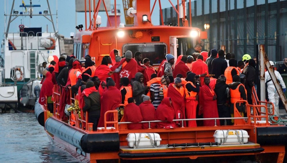 Migrantes rescatados en el mar de Alborán