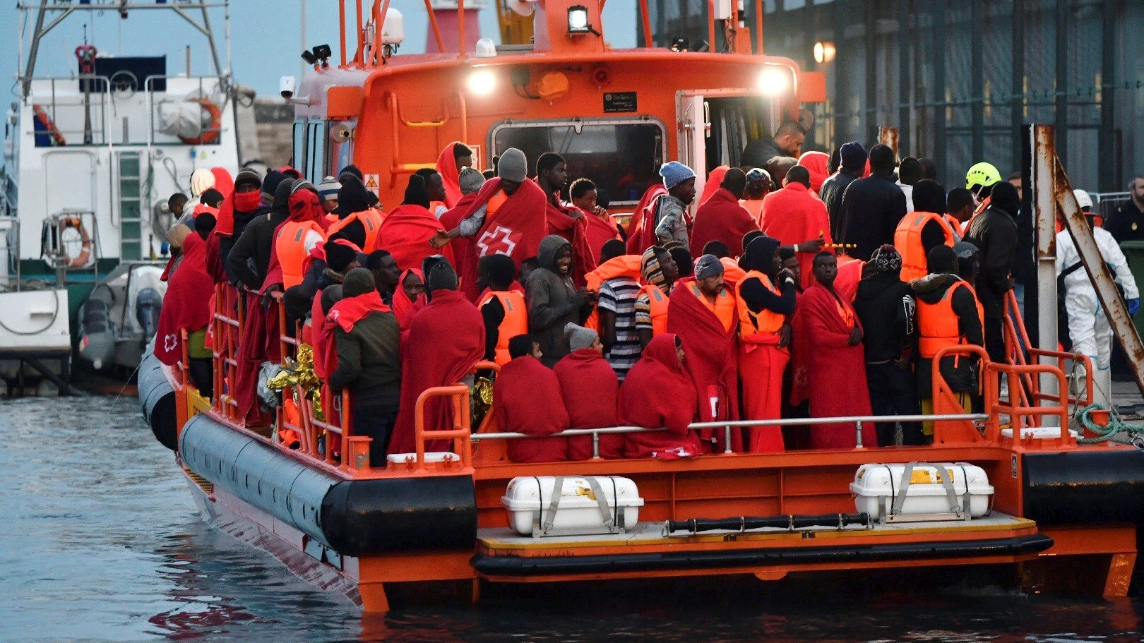 Migrantes rescatados en el mar de Alborán