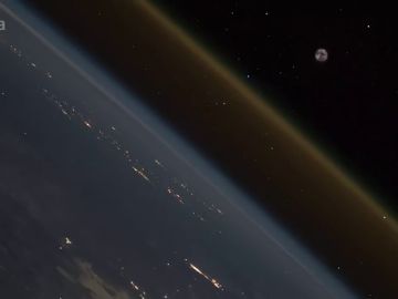 Graban desde la Estación Espacial Internacional el despegue y la salida de la Tierra de una nave espacial Graban desde la Estación Espacial Internacional el despegue y la salida de la Tierra de una nave espacial