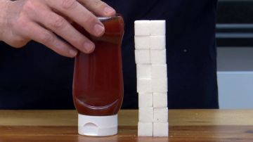¿Sabes cuántos kilos de azúcar consumes sin darte cuenta?: un bote de ketchup contiene 16 terrones 