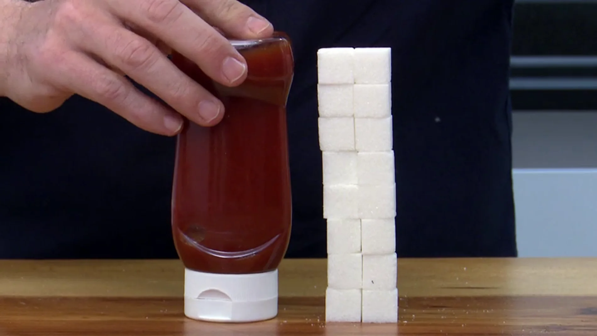 ¿Sabes cuántos kilos de azúcar consumes sin darte cuenta?: un bote de ketchup contiene 16 terrones 