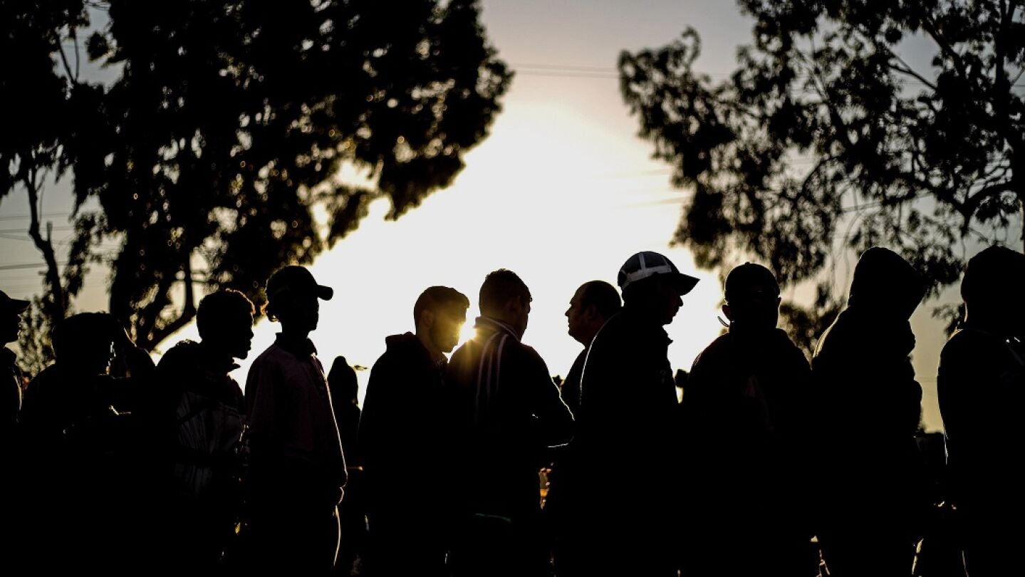Miembros de la caravana de migrantes que se dirige a EEUU