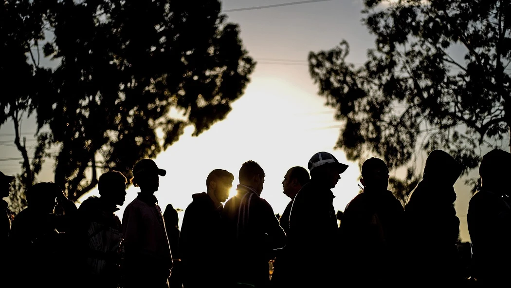 Miembros de la caravana de migrantes que se dirige a EEUU