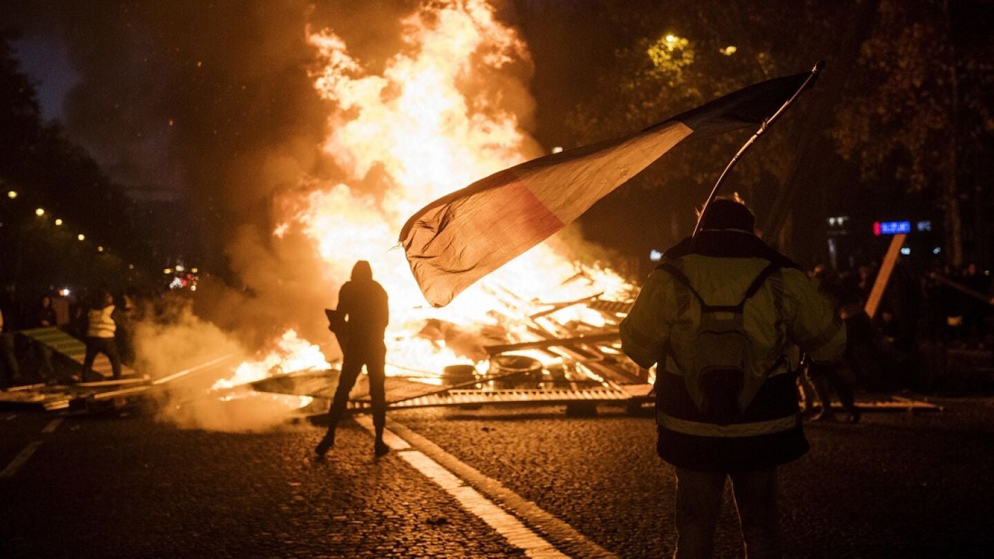 Protestas en los Campos El&iacute;seos de Par&iacute;s