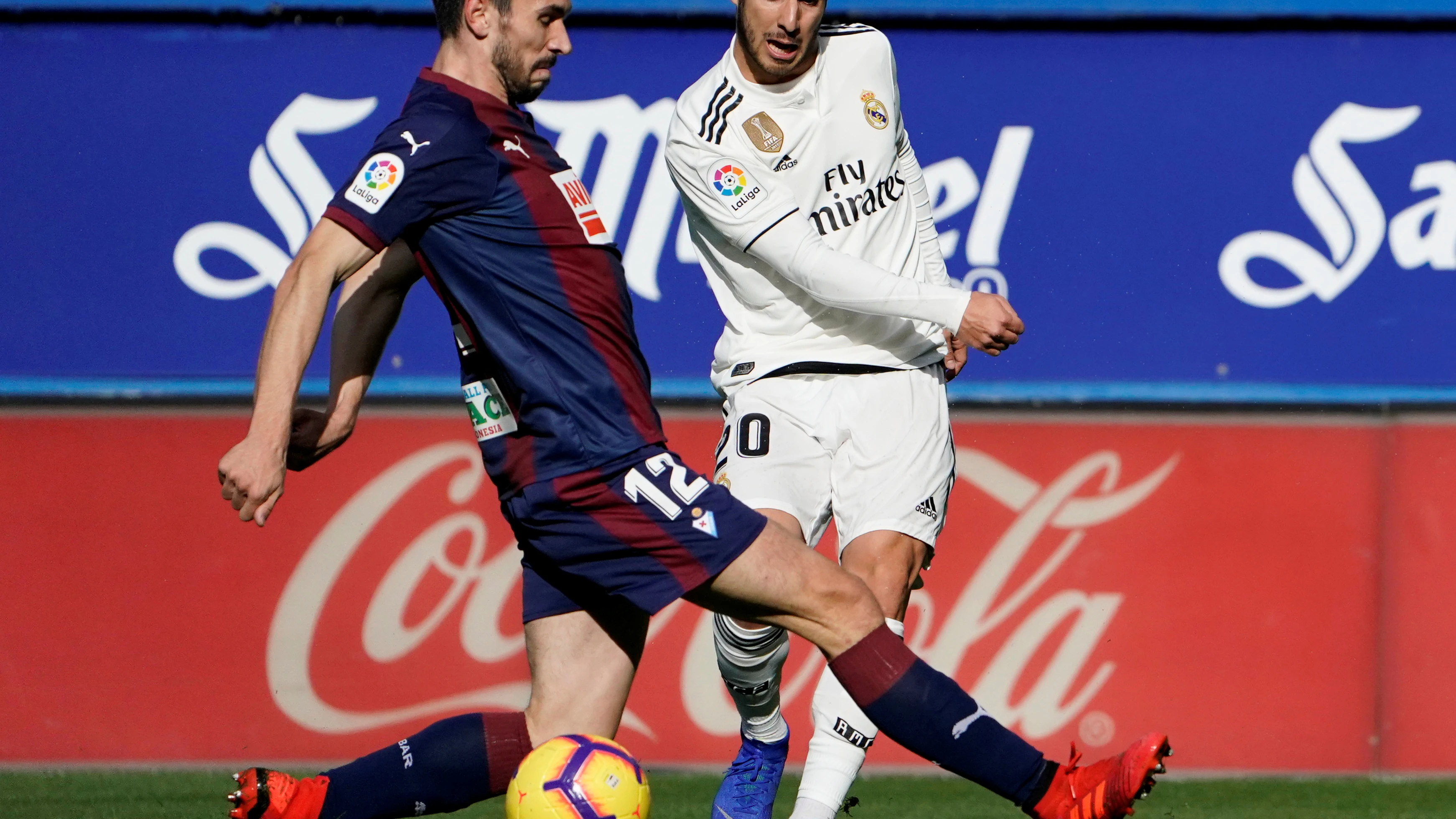 Momento del partido entre Eibar y Real Madrid