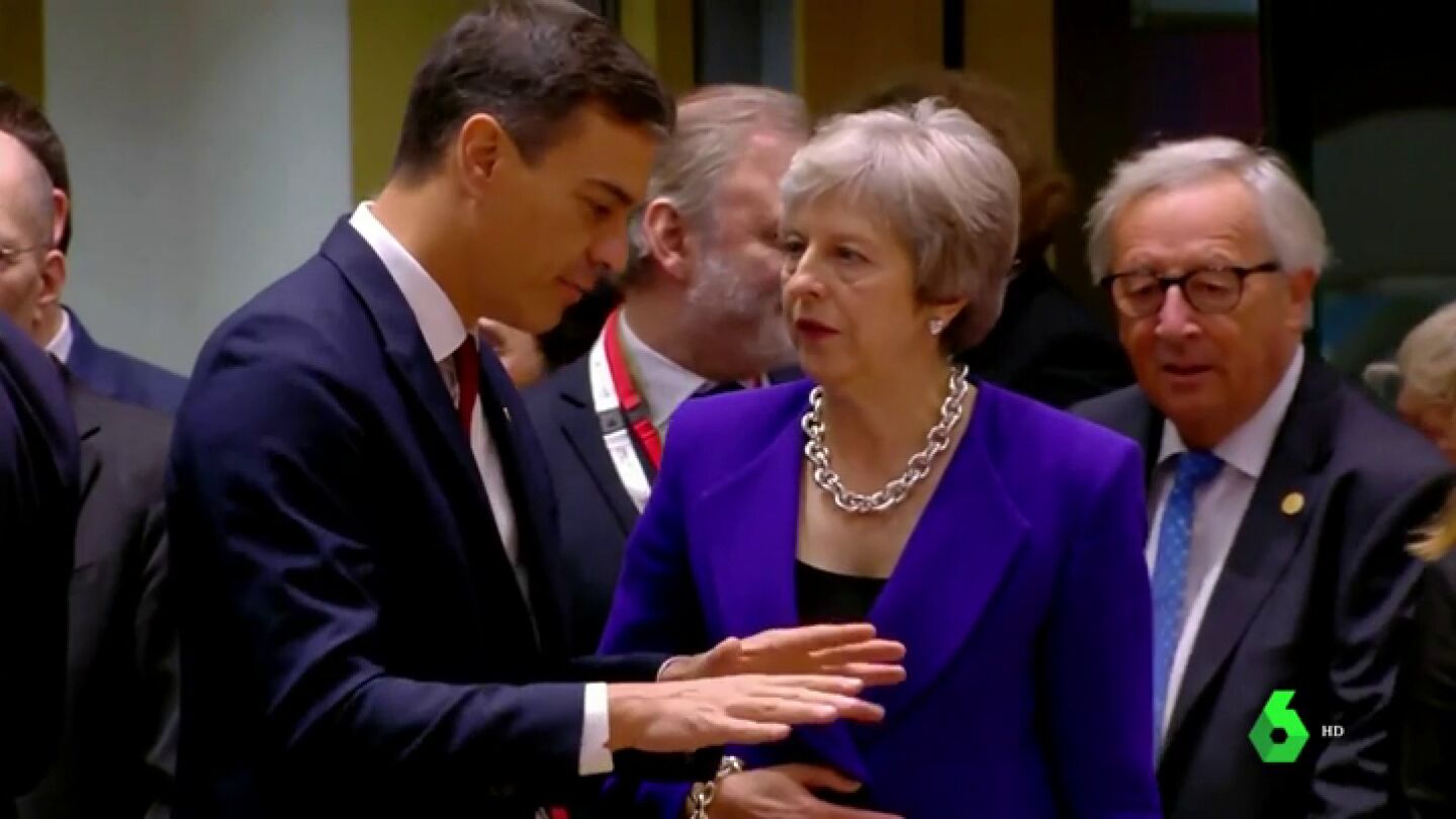 Theresa May junto a Pedro S&aacute;nchez