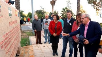 Díaz posa junto al alcalde de Vicar, Antonio Bonilla, la candidata al parlamento de Andalucia, Gracia Fernandez y el secretario general del PSOE Almería, José Luis Sánchez