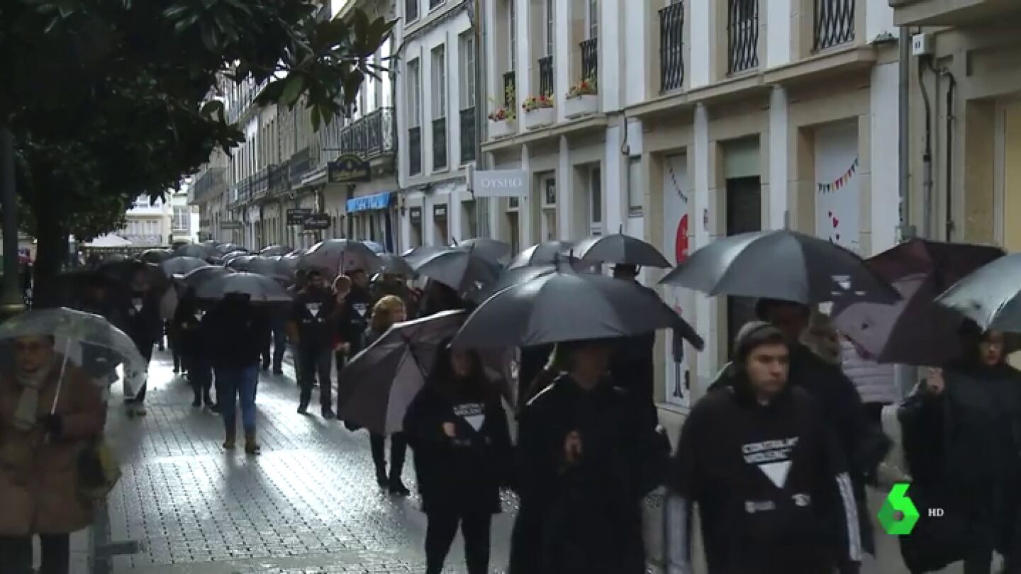 MUJERES DE NEGRO CORU&Atilde;A