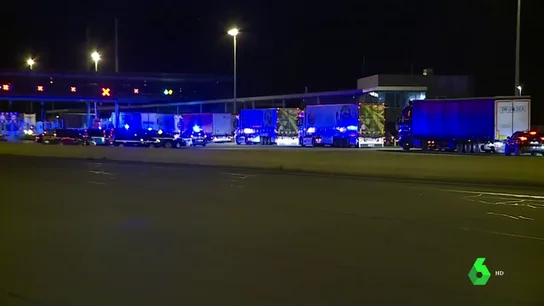 Camiones en la frontera entre Francia y España Camiones en la frontera entre Francia y España