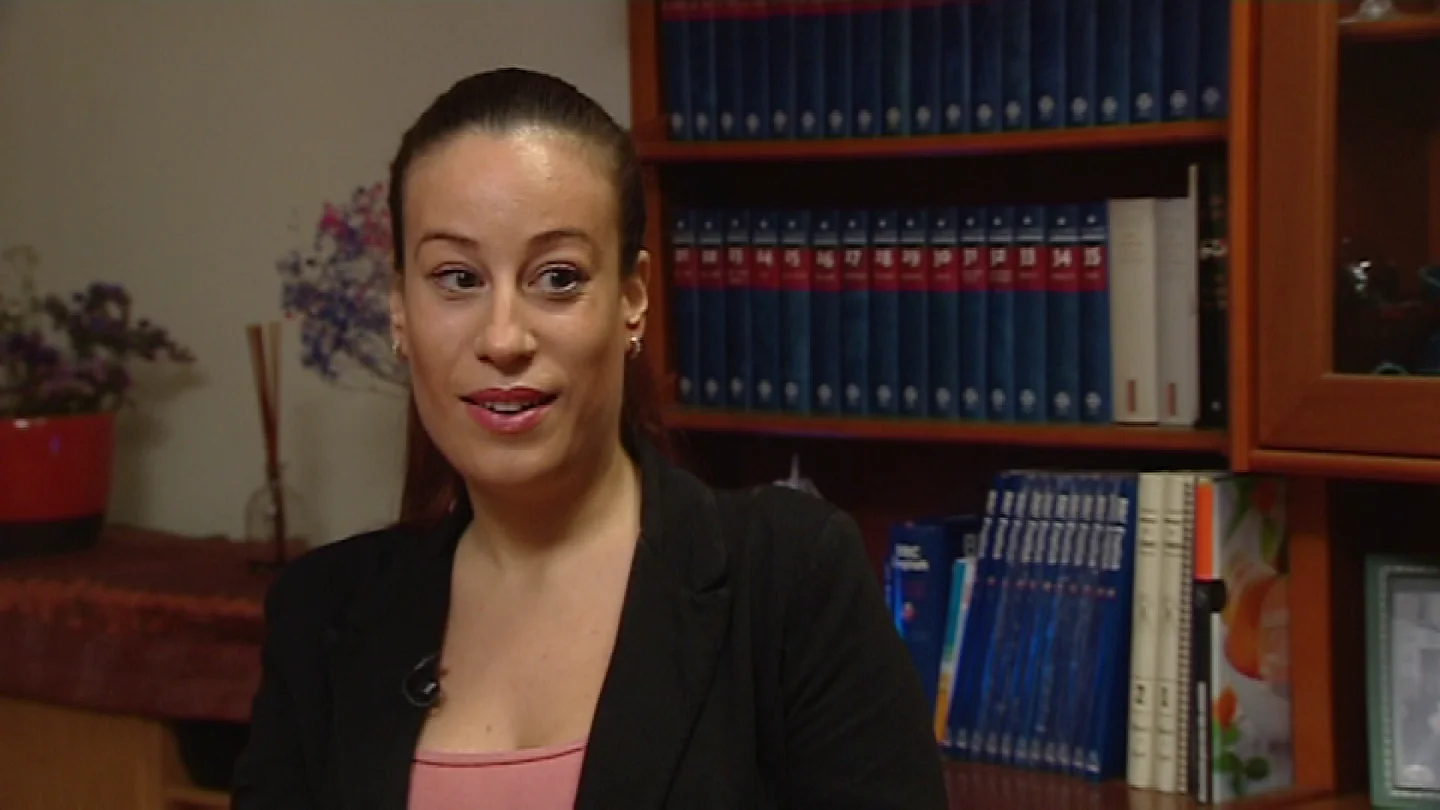 Celia perdió la visión después de que le retirasen unos implantes oculares defectuosos. INFORME IMPLANTES
